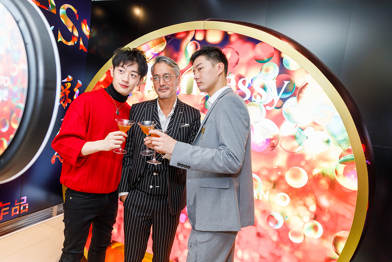 hk group_1300 x 867